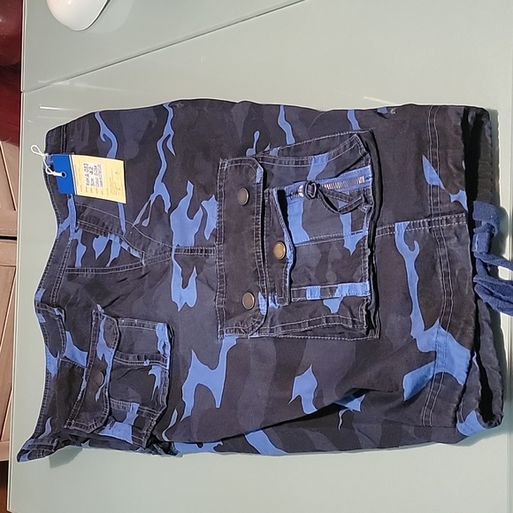 Mens blue black and Gray Cargo shorts size 42 - Picture 1 of 5